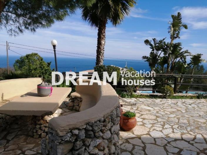 Image No.17-8 Bed Property for sale