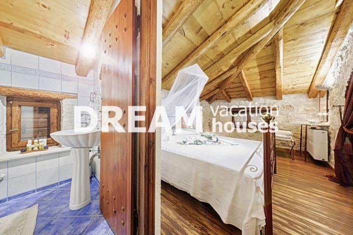 Image No.31-8 Bed Property for sale