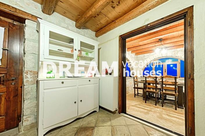 Image No.33-8 Bed Property for sale