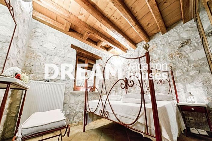 Image No.36-8 Bed Property for sale