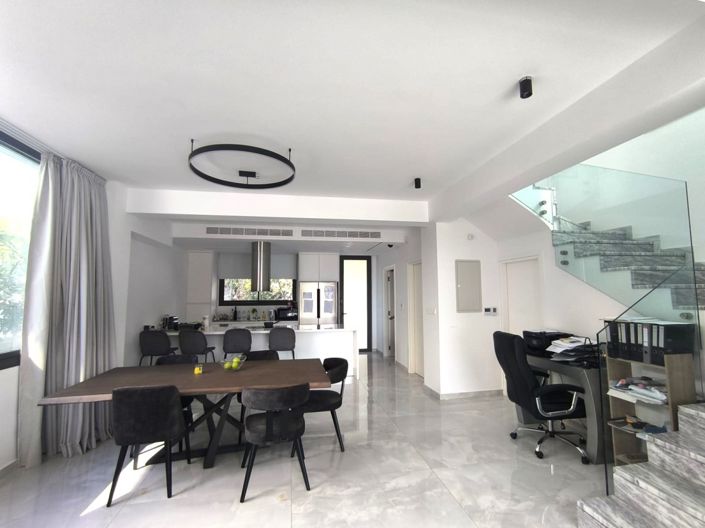 Image No.8-4 Bed Villa for sale