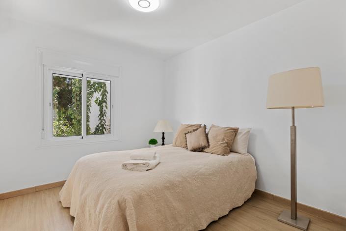 Image No.9-2 Bed Townhouse for sale