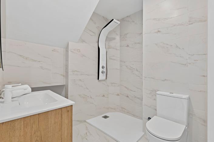 Image No.11-2 Bed Townhouse for sale