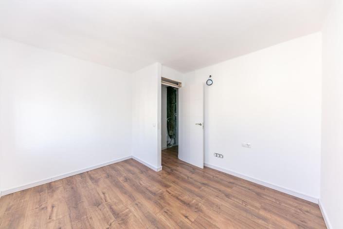 Image No.18-3 Bed Apartment for sale