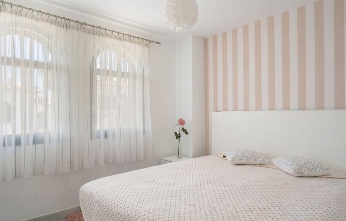 Image No.12-3 Bed Townhouse for sale