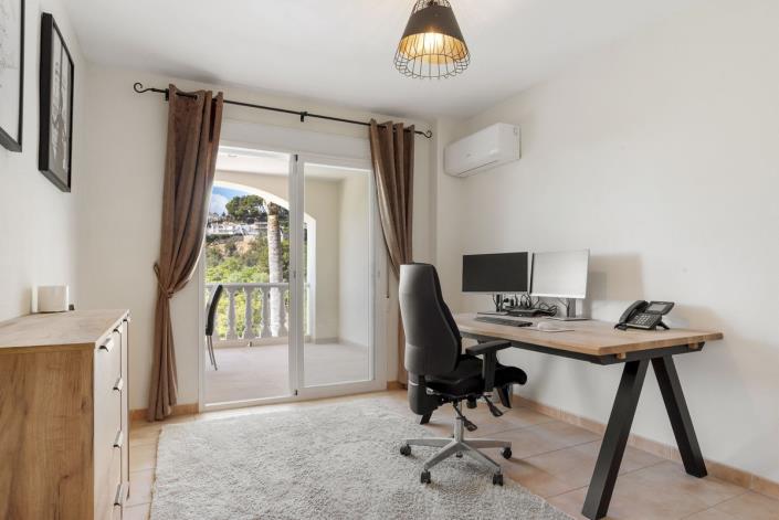 Image No.16-4 Bed Villa / Detached for sale