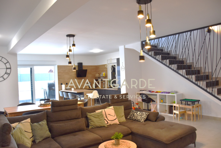 Image No.3-Maison de 4 chambres à vendre à Jasenice