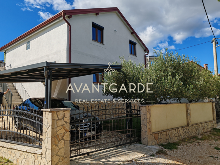 Image No.2-Maison de 5 chambres à vendre à Obrovac