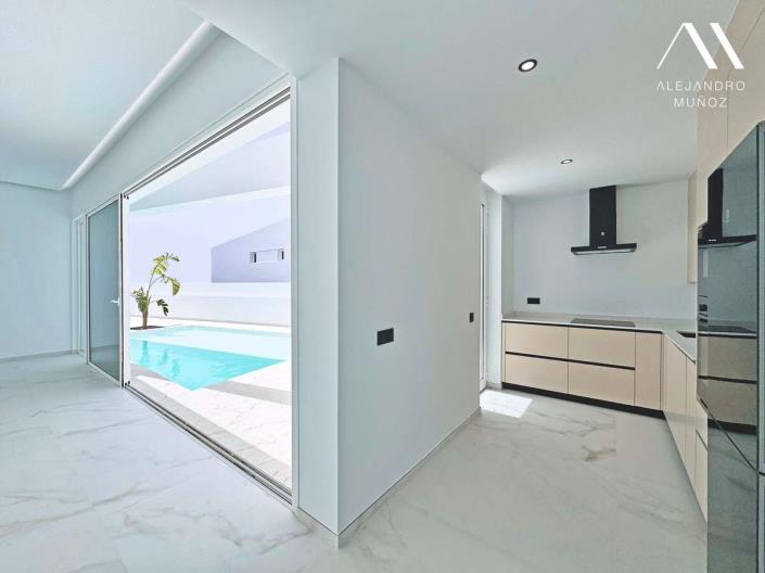 Image No.3-3 Bed Villa / Detached for sale