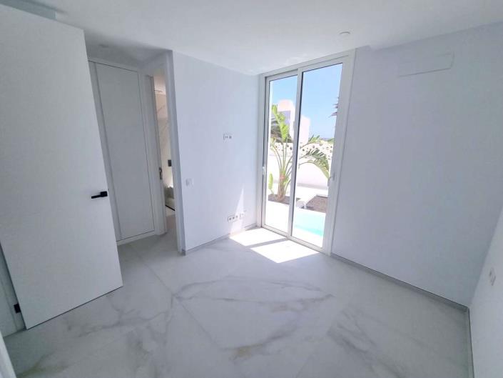 Image No.9-3 Bed Villa / Detached for sale