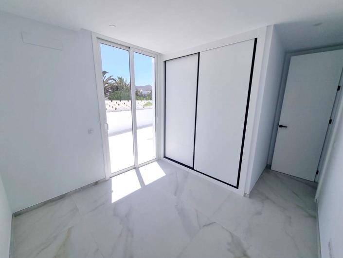 Image No.24-3 Bed Villa / Detached for sale