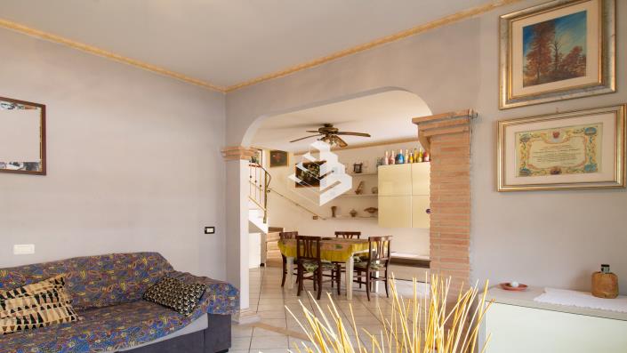 Image No.5-2 Bed Townhouse for sale