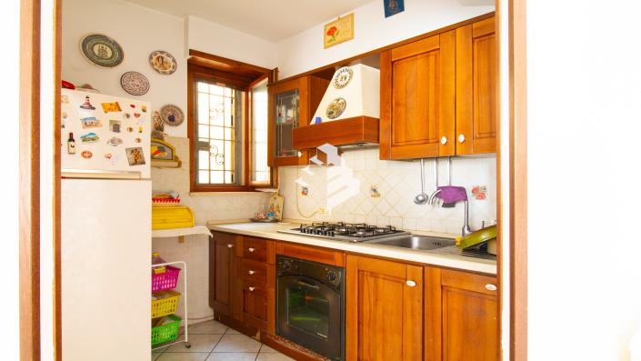 Image No.8-2 Bed Townhouse for sale