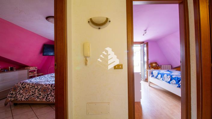 Image No.11-2 Bed Townhouse for sale