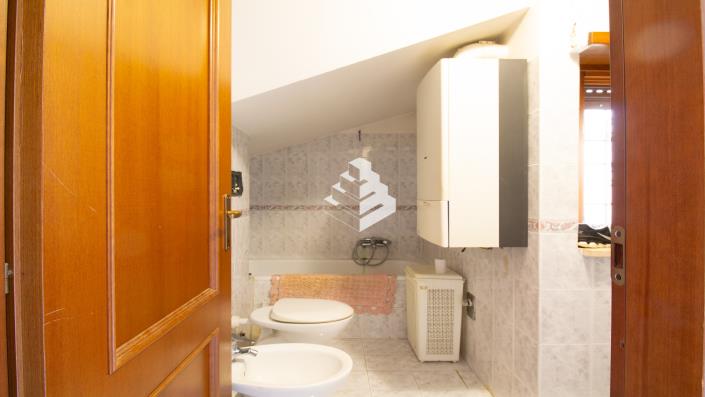 Image No.12-2 Bed Townhouse for sale