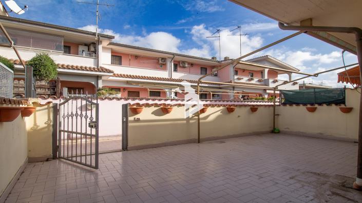 Image No.13-2 Bed Townhouse for sale