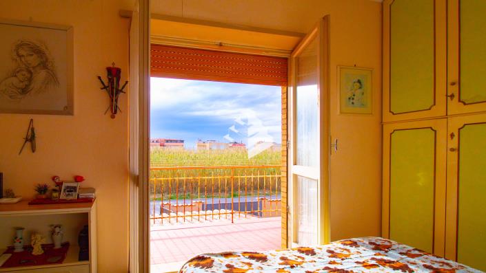 Image No.15-2 Bed Townhouse for sale