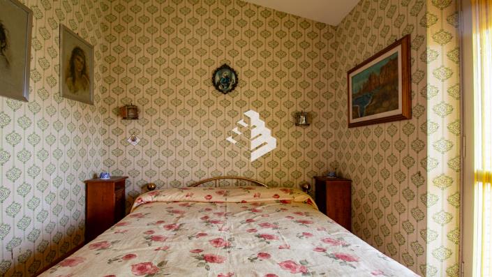 Image No.18-2 Bed Townhouse for sale