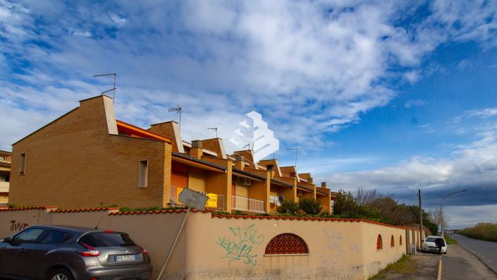 Image No.5-2 Bed Townhouse for sale