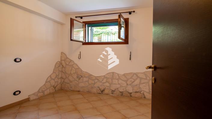 Image No.11-3 Bed Apartment for sale