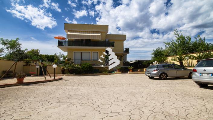 Image No.15-3 Bed Apartment for sale