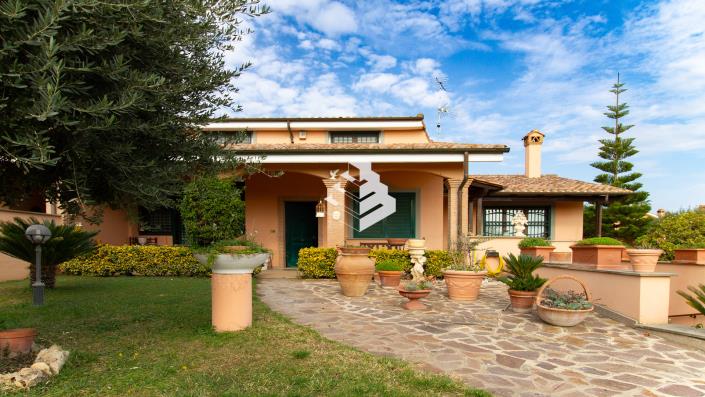 Image No.9-4 Bed Semi-Detached for sale