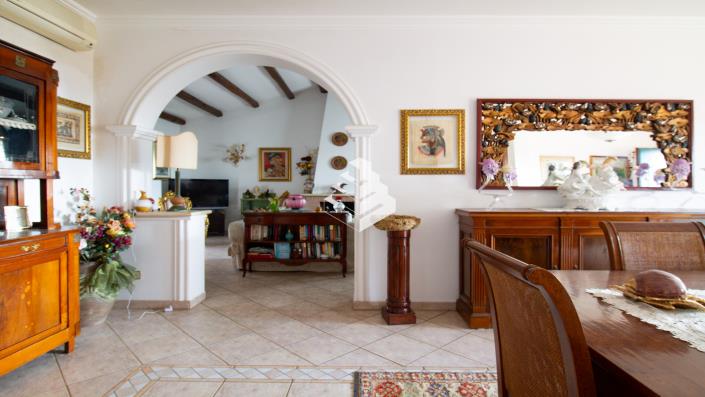 Image No.13-4 Bed Semi-Detached for sale