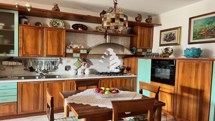 Image No.18-4 Bed Semi-Detached for sale