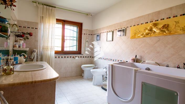 Image No.23-4 Bed Semi-Detached for sale