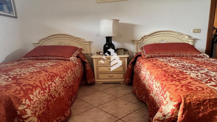 Image No.28-4 Bed Semi-Detached for sale