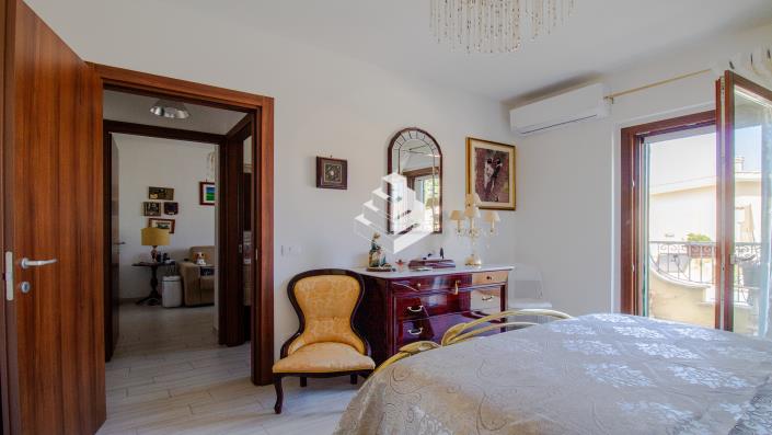 Image No.10-2 Bed Townhouse for sale