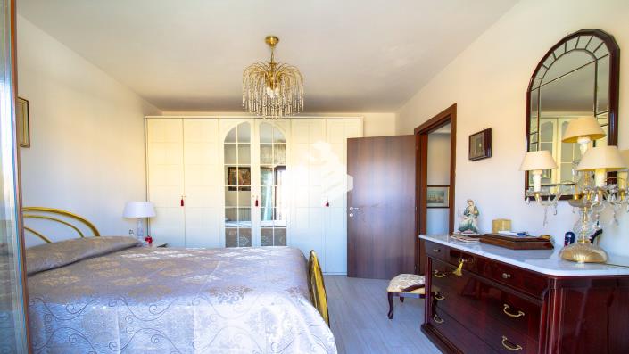 Image No.12-2 Bed Townhouse for sale