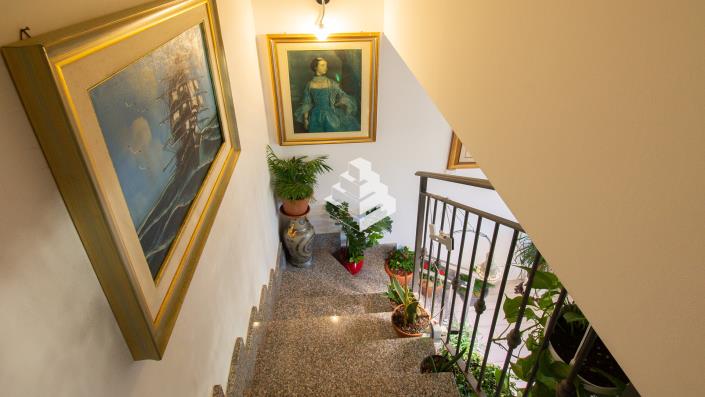 Image No.13-2 Bed Townhouse for sale