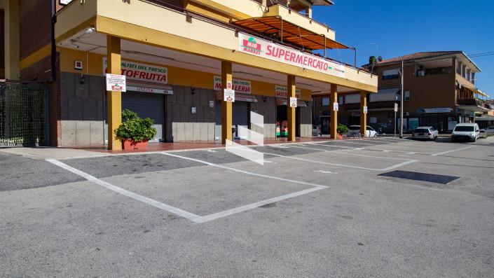 Image No.5-3 Bed Commercial for sale