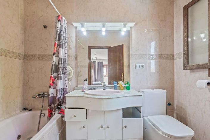 Image No.27-6 Bed Villa for sale