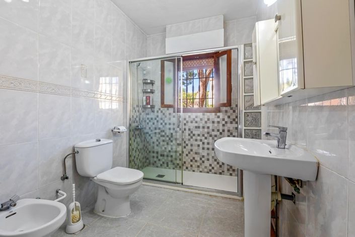 Image No.42-6 Bed Villa for sale