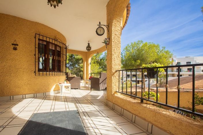 Image No.10-6 Bed Villa for sale