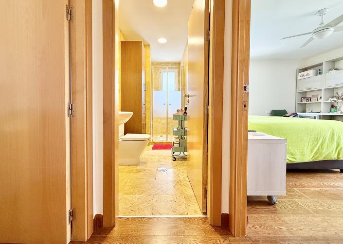 Image No.34-4 Bed Villa / Detached for sale