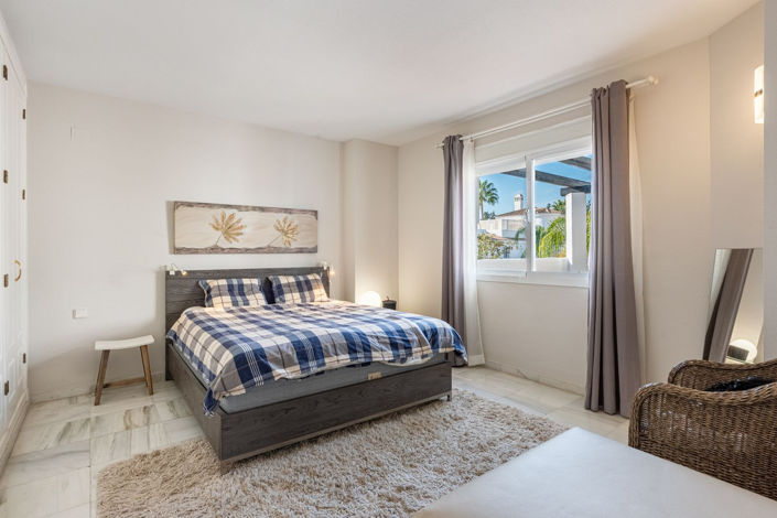 Image No.10-1 Bed Property for sale