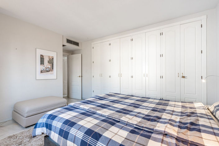 Image No.11-1 Bed Property for sale