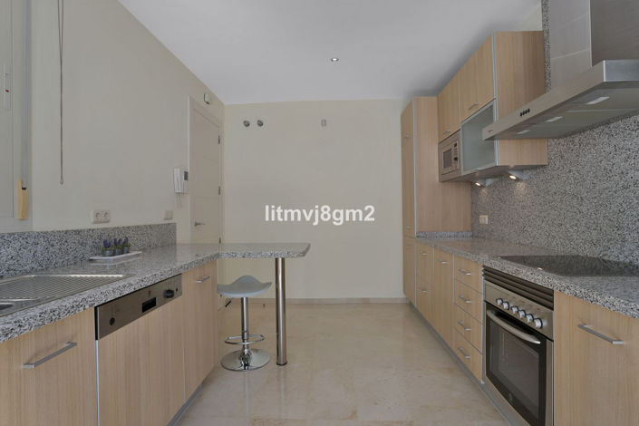 Image No.11-3 Bed House for sale