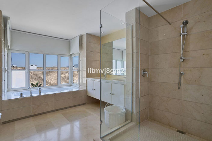 Image No.14-3 Bed House for sale