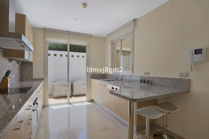 Image No.9-3 Bed House for sale