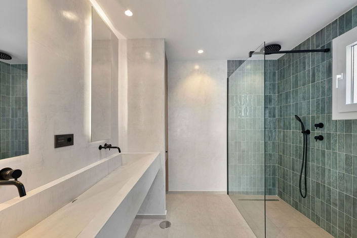 Image No.19-3 Bed Property for sale