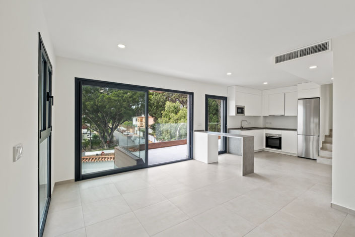 Image No.12-2 Bed Apartment for sale