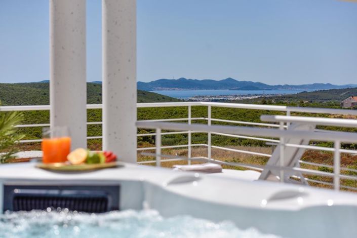 Image No.17-4 Bed Property for sale