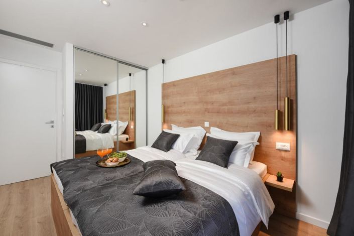 Image No.8-4 Bed Property for sale