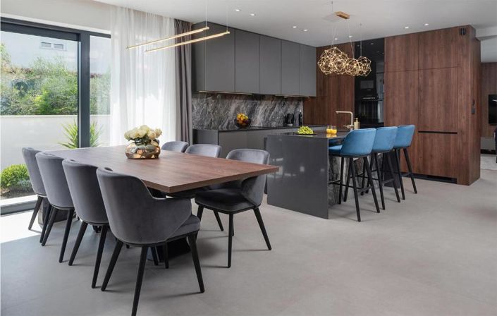 Image No.14-4 Bed Property for sale