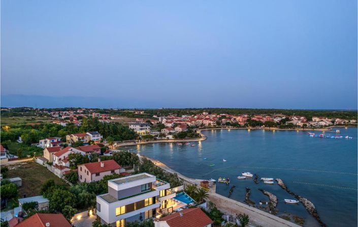 Image No.7-4 Bed Property for sale