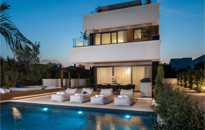 Image No.8-4 Bed Property for sale